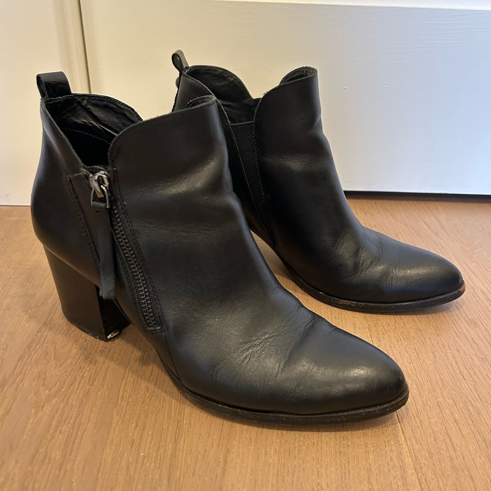 Donald Pliner Black Leather Ankle Boots